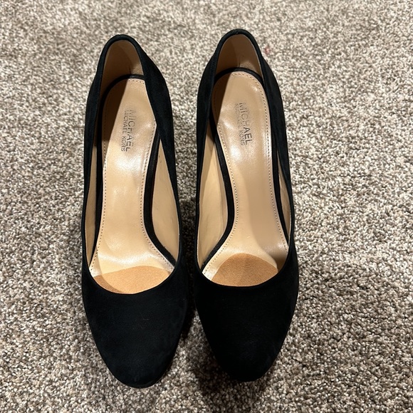 Michael Kors Thick Black Pump - Picture 3 of 4